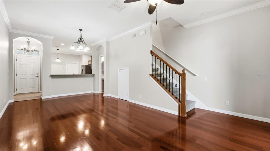 合同活跃: $2,600 (2 贝兹, 2 浴室, 1507 平方英尺)