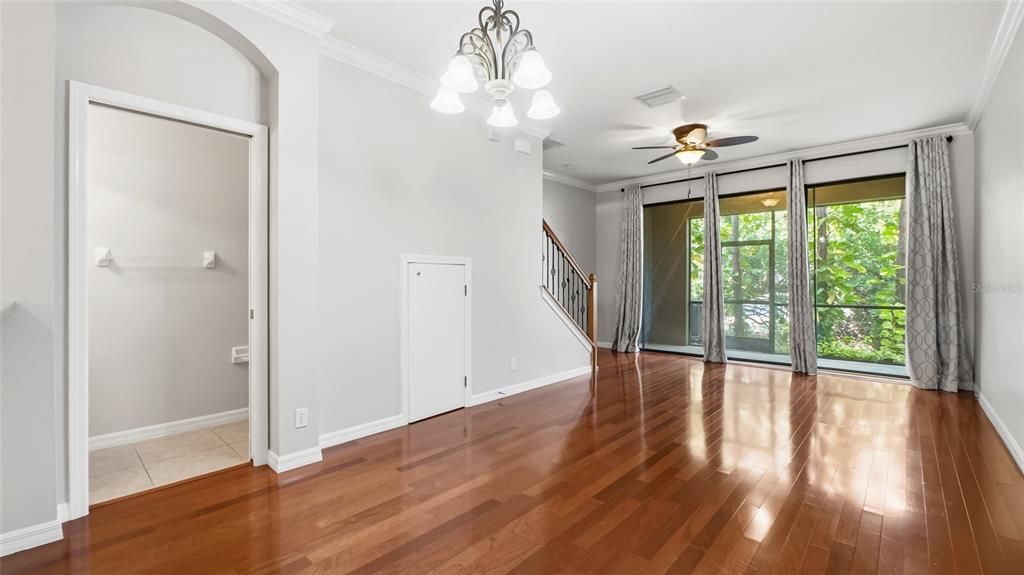 合同活跃: $2,600 (2 贝兹, 2 浴室, 1507 平方英尺)