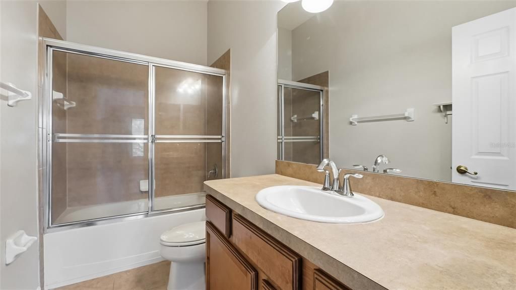 合同活跃: $2,600 (2 贝兹, 2 浴室, 1507 平方英尺)