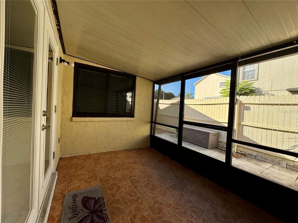 For Sale: $240,000 (2 beds, 2 baths, 1037 Square Feet)