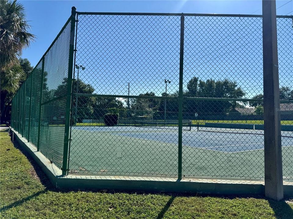 For Sale: $240,000 (2 beds, 2 baths, 1037 Square Feet)