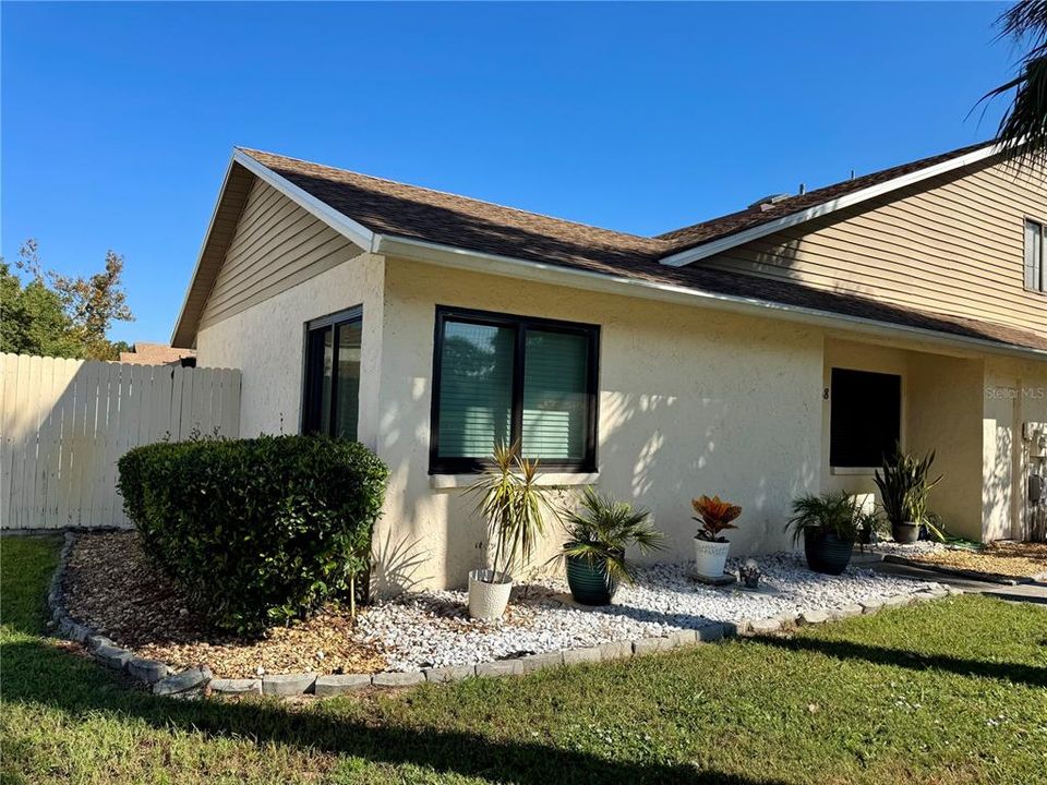 For Sale: $240,000 (2 beds, 2 baths, 1037 Square Feet)