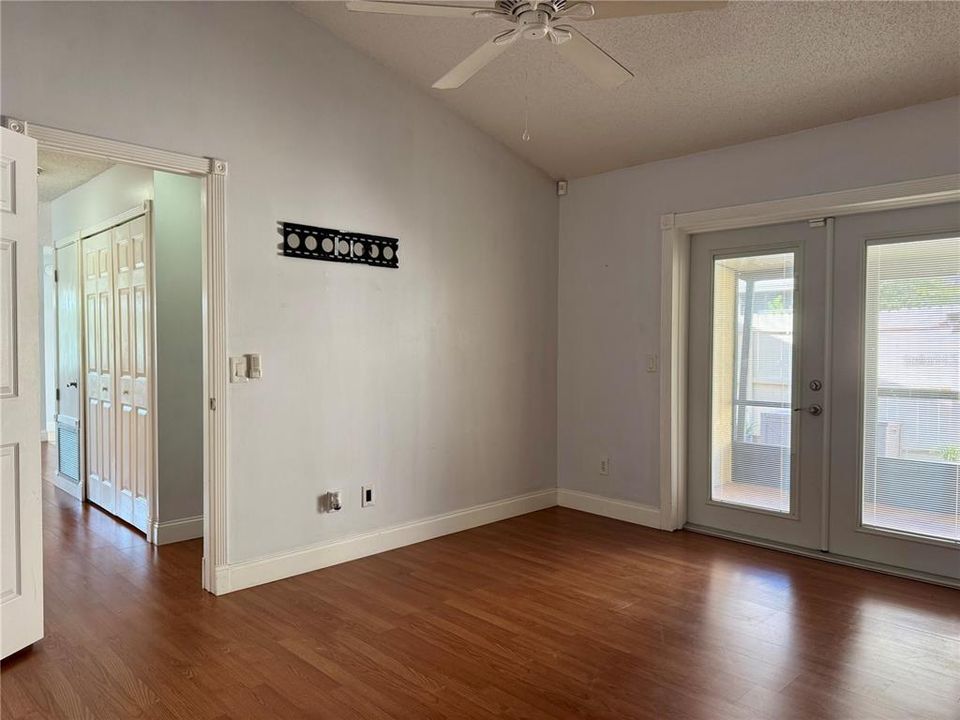 For Sale: $240,000 (2 beds, 2 baths, 1037 Square Feet)