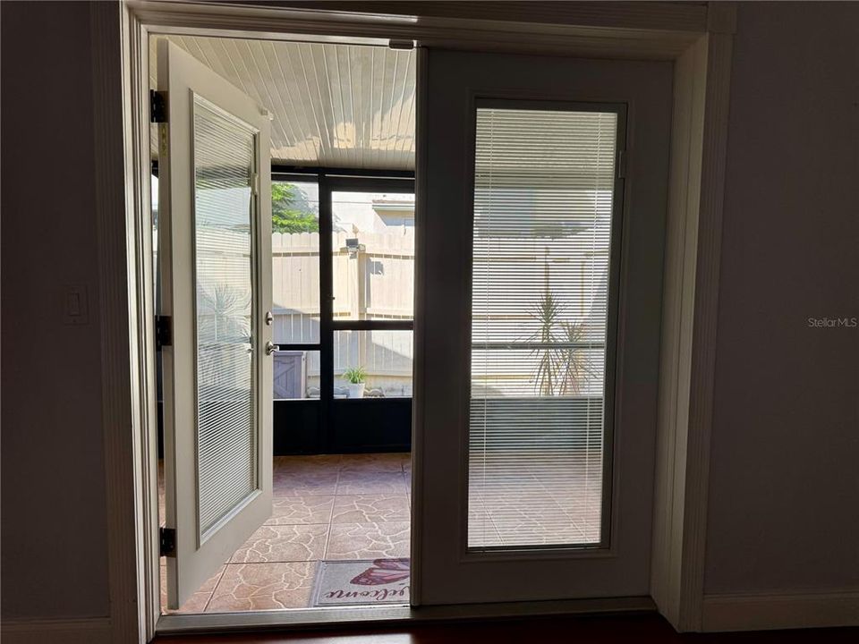 For Sale: $240,000 (2 beds, 2 baths, 1037 Square Feet)