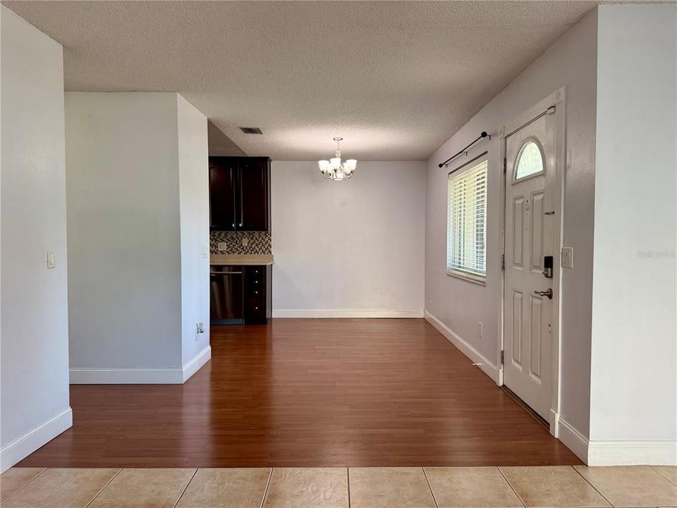 For Sale: $240,000 (2 beds, 2 baths, 1037 Square Feet)