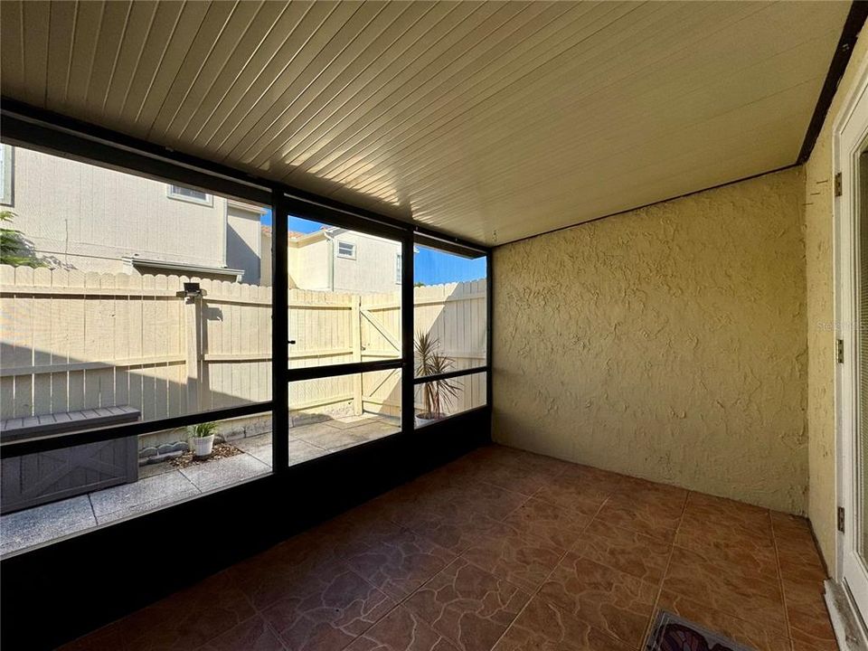 For Sale: $240,000 (2 beds, 2 baths, 1037 Square Feet)