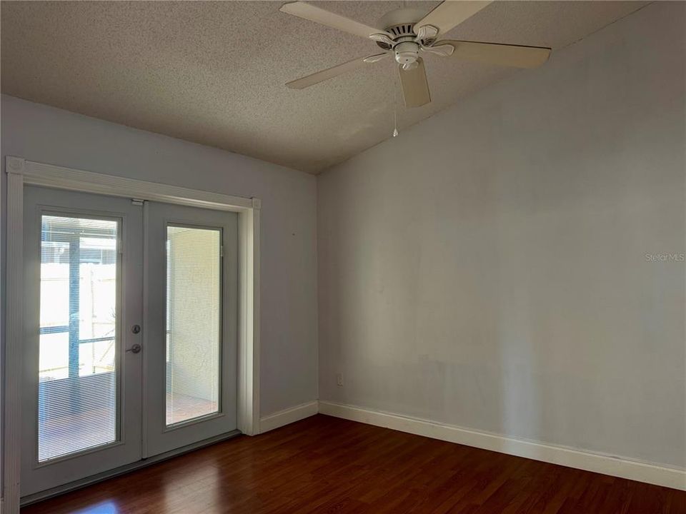 For Sale: $240,000 (2 beds, 2 baths, 1037 Square Feet)