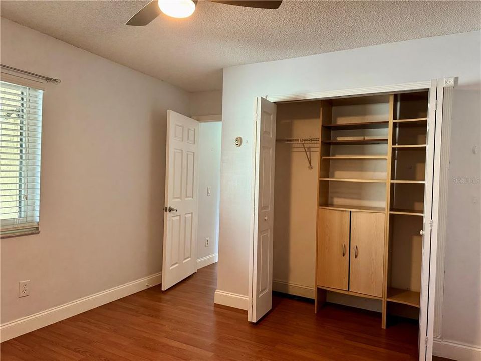 For Sale: $240,000 (2 beds, 2 baths, 1037 Square Feet)