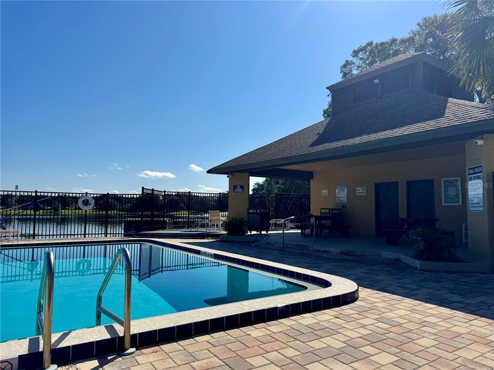 For Sale: $240,000 (2 beds, 2 baths, 1037 Square Feet)