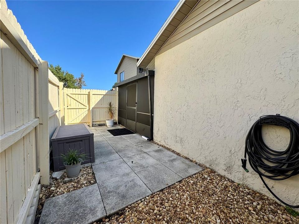 For Sale: $240,000 (2 beds, 2 baths, 1037 Square Feet)