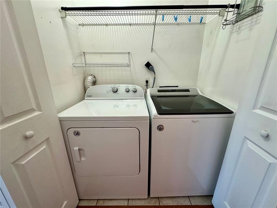 For Sale: $240,000 (2 beds, 2 baths, 1037 Square Feet)