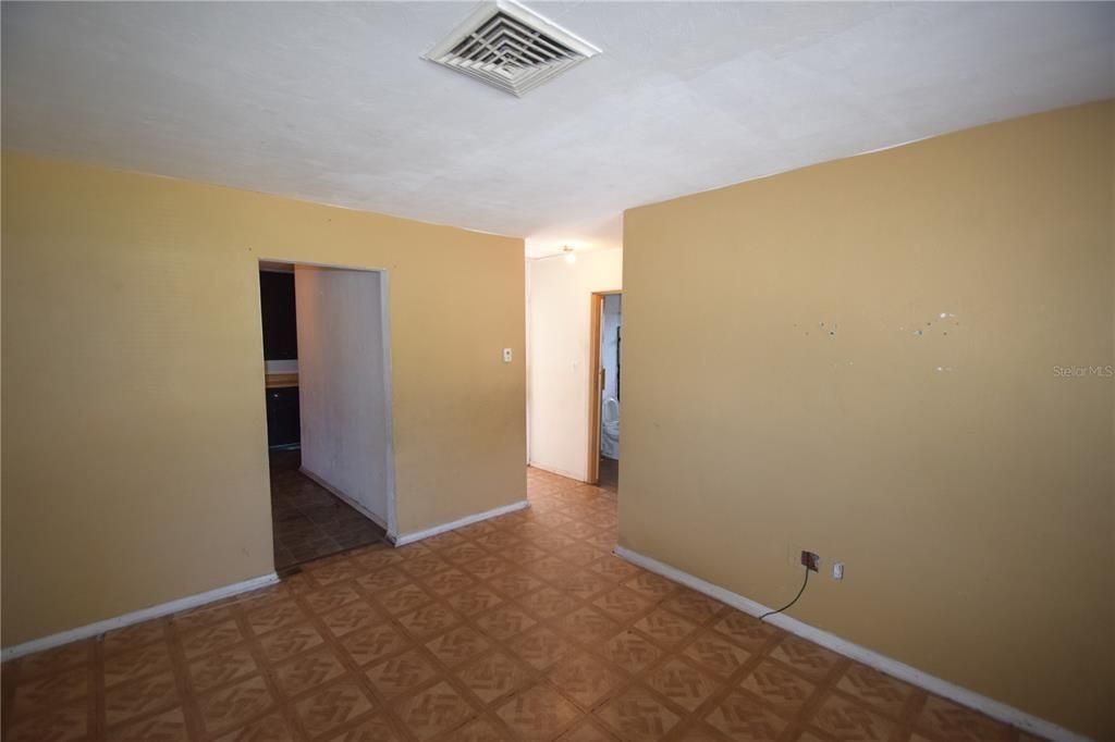 Active With Contract: $164,900 (3 beds, 1 baths, 1350 Square Feet)