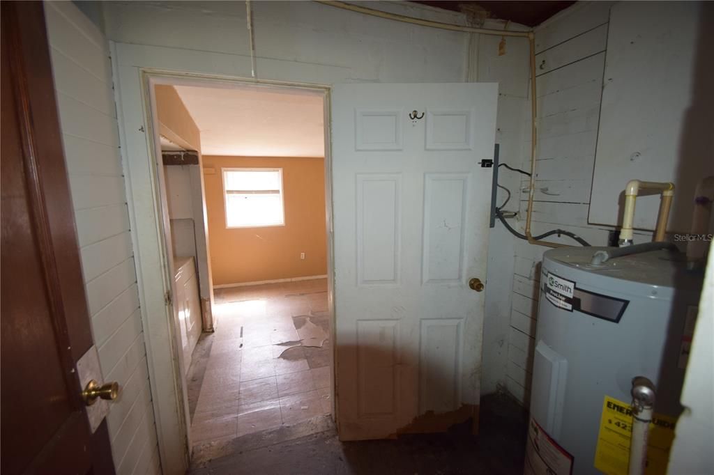 Active With Contract: $164,900 (3 beds, 1 baths, 1350 Square Feet)