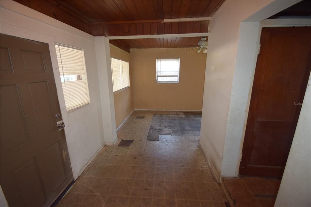 Active With Contract: $164,900 (3 beds, 1 baths, 1350 Square Feet)