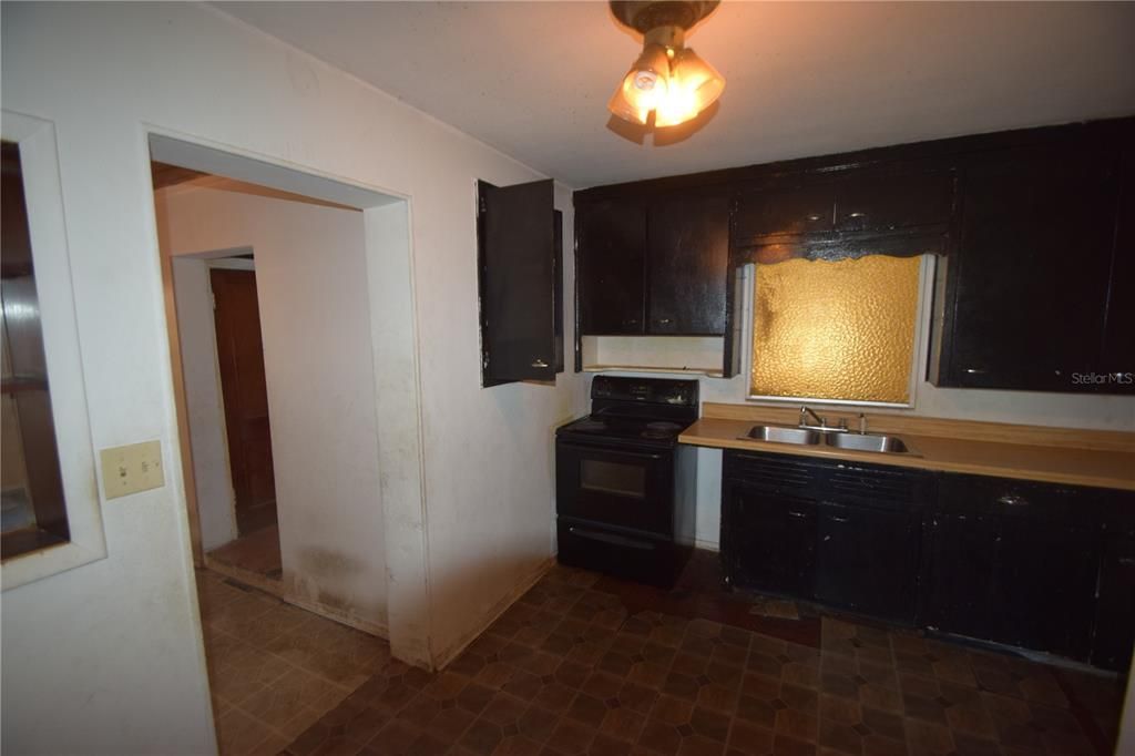 Active With Contract: $164,900 (3 beds, 1 baths, 1350 Square Feet)