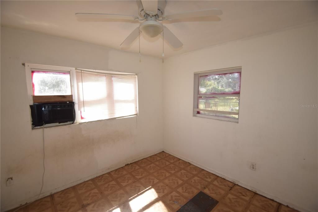 Active With Contract: $164,900 (3 beds, 1 baths, 1350 Square Feet)