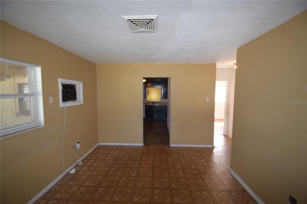 Active With Contract: $164,900 (3 beds, 1 baths, 1350 Square Feet)