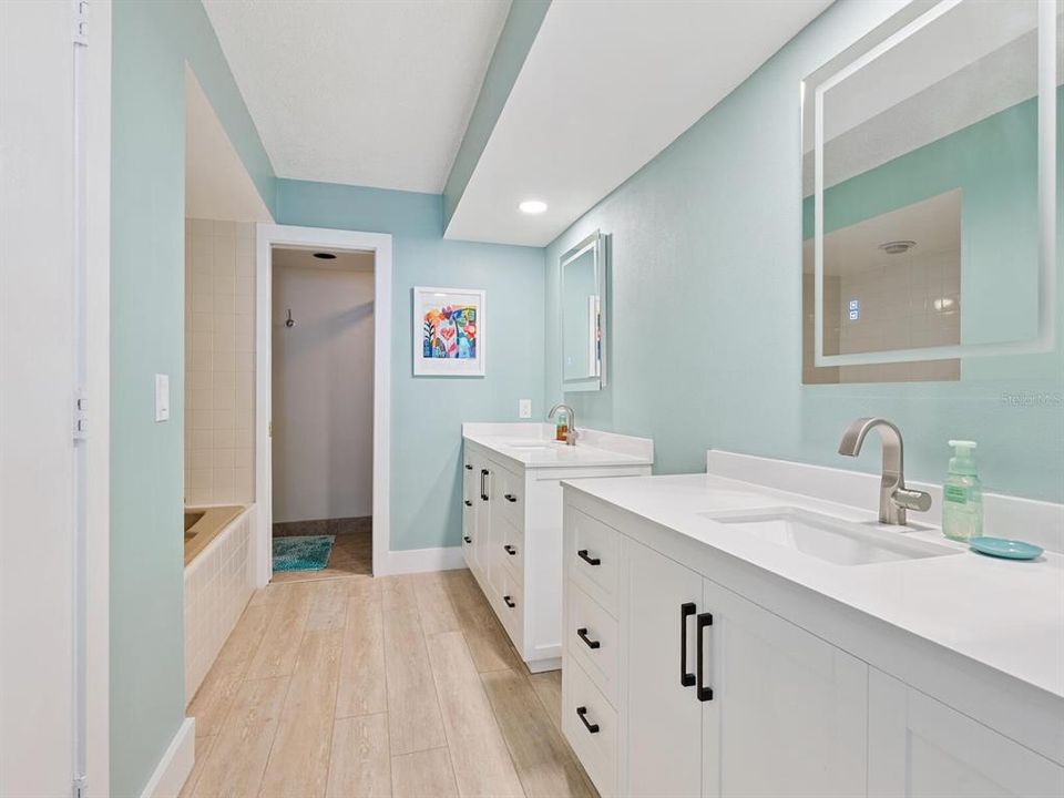 For Sale: $1,250,000 (2 beds, 2 baths, 1642 Square Feet)