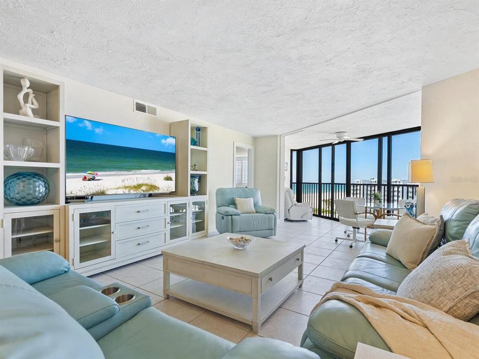 For Sale: $1,250,000 (2 beds, 2 baths, 1642 Square Feet)