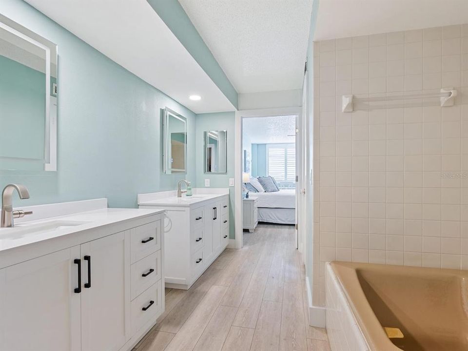 For Sale: $1,250,000 (2 beds, 2 baths, 1642 Square Feet)