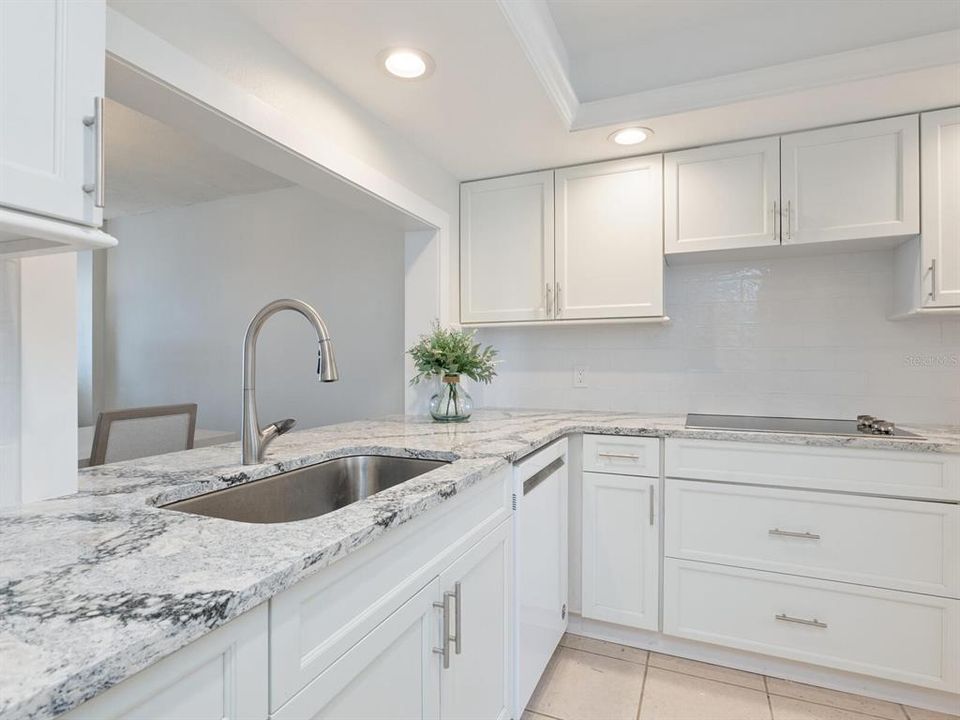 For Sale: $1,250,000 (2 beds, 2 baths, 1642 Square Feet)