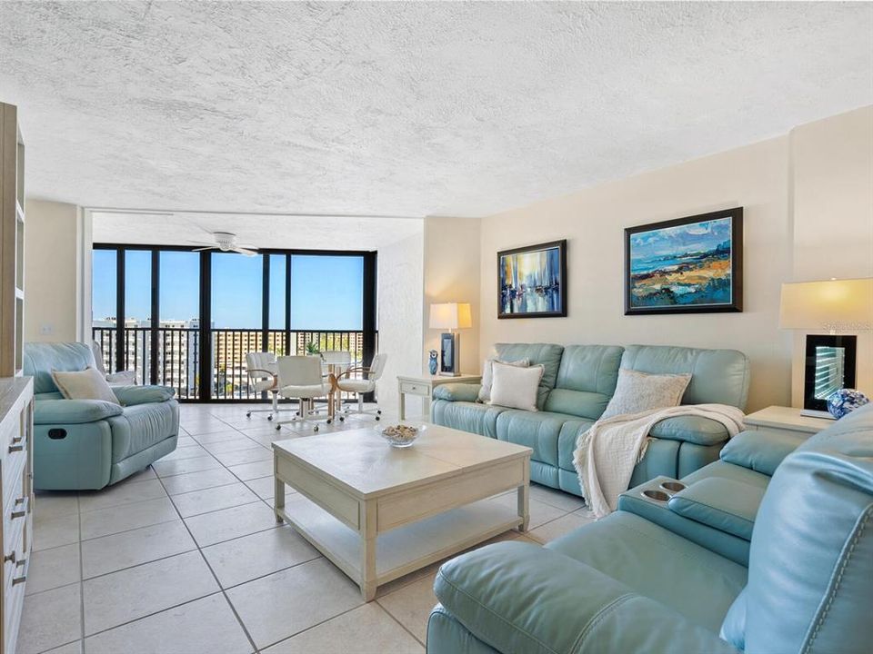 For Sale: $1,250,000 (2 beds, 2 baths, 1642 Square Feet)