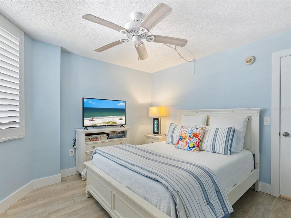 For Sale: $1,250,000 (2 beds, 2 baths, 1642 Square Feet)