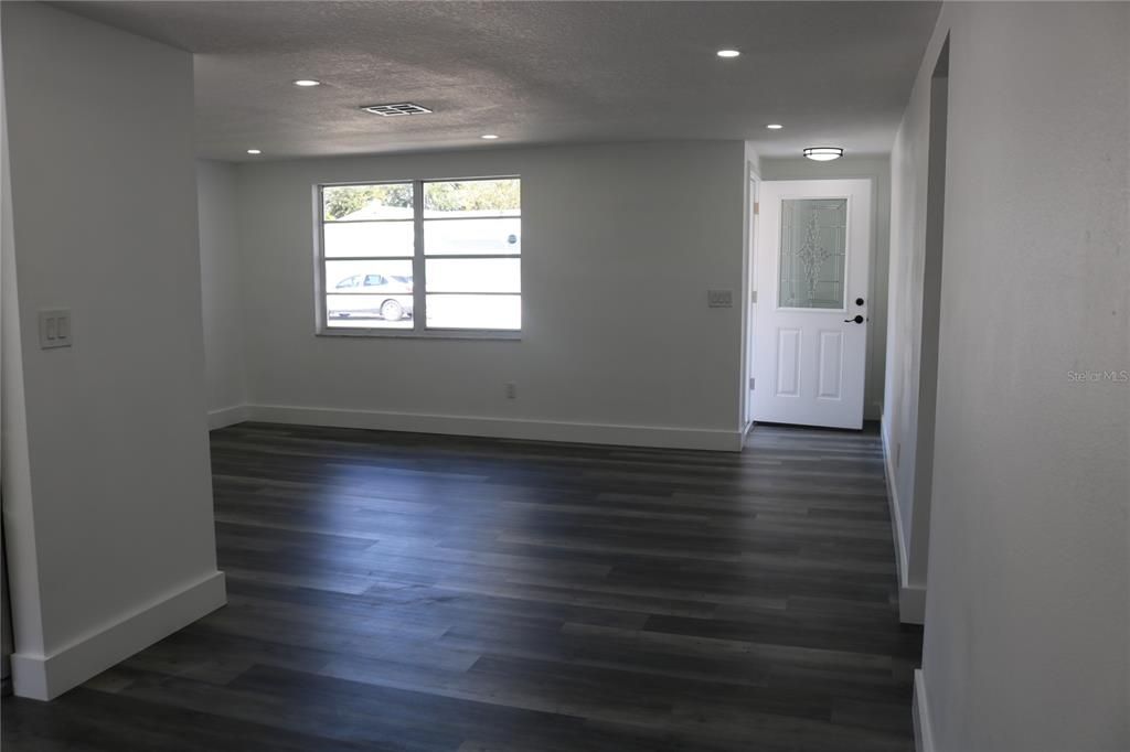 For Sale: $279,000 (3 beds, 2 baths, 1220 Square Feet)