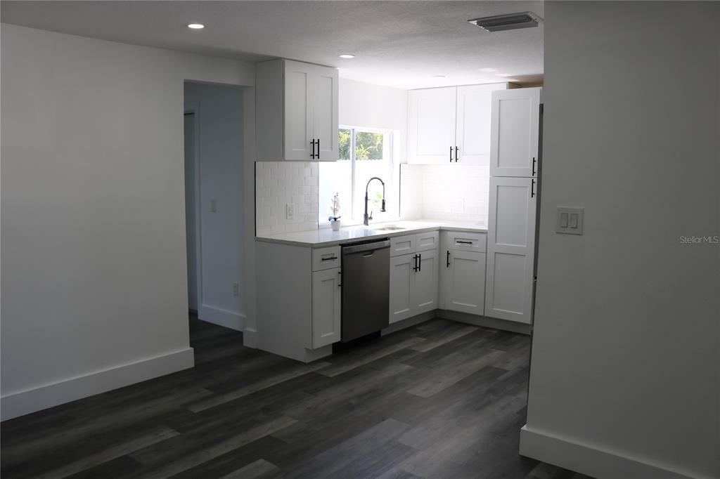 For Sale: $279,000 (3 beds, 2 baths, 1220 Square Feet)