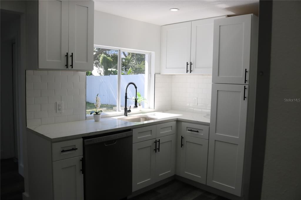 For Sale: $279,000 (3 beds, 2 baths, 1220 Square Feet)