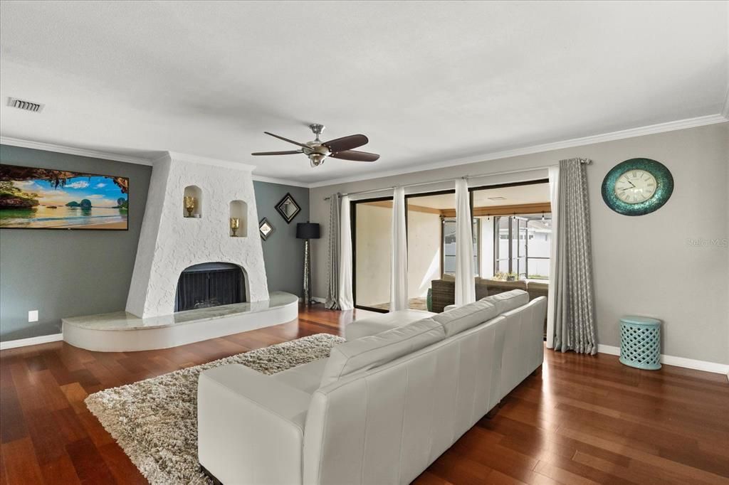 For Sale: $649,900 (4 beds, 2 baths, 2678 Square Feet)