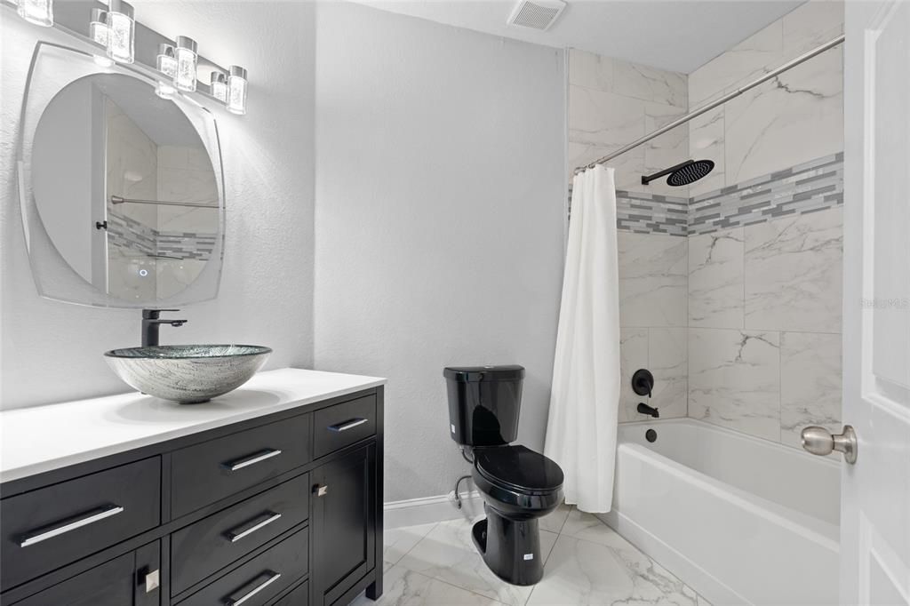 待售: $270,000 (2 贝兹, 2 浴室, 1153 平方英尺)