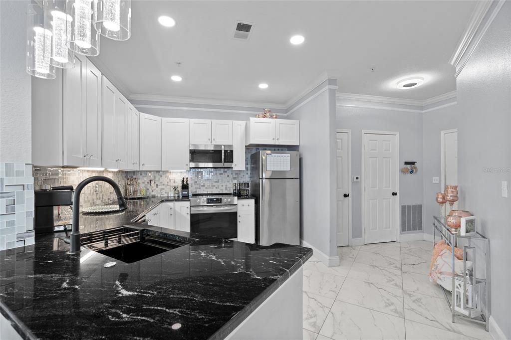 待售: $270,000 (2 贝兹, 2 浴室, 1153 平方英尺)