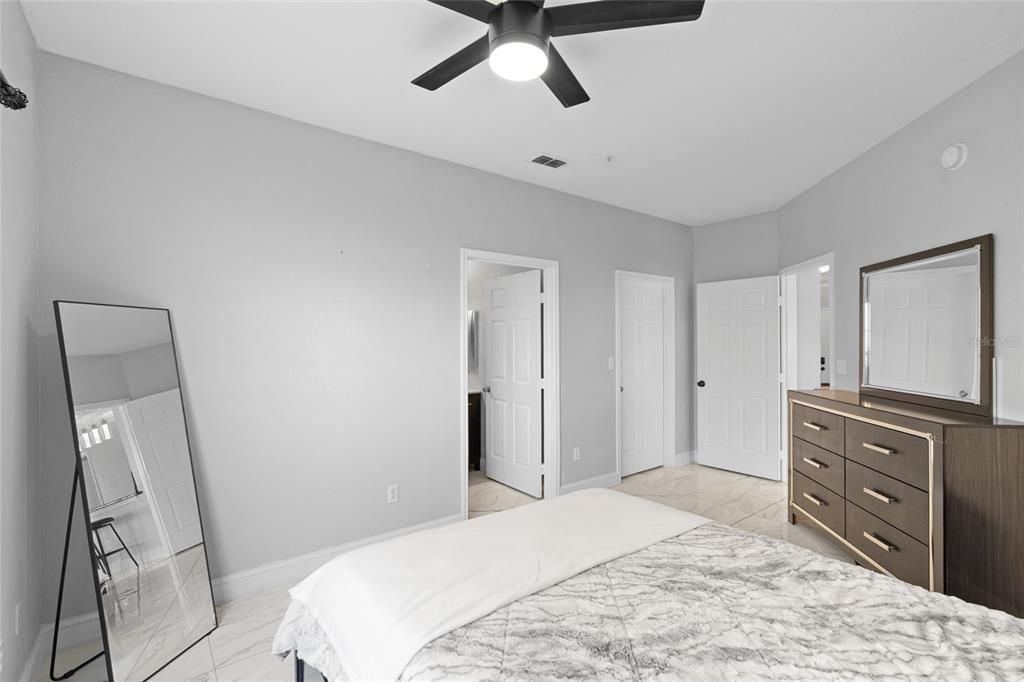 待售: $270,000 (2 贝兹, 2 浴室, 1153 平方英尺)