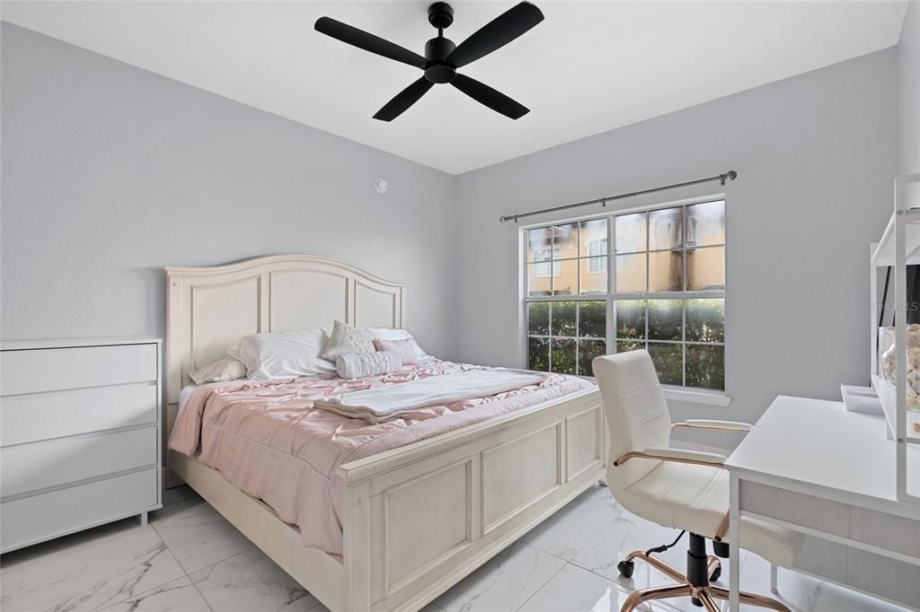 待售: $270,000 (2 贝兹, 2 浴室, 1153 平方英尺)