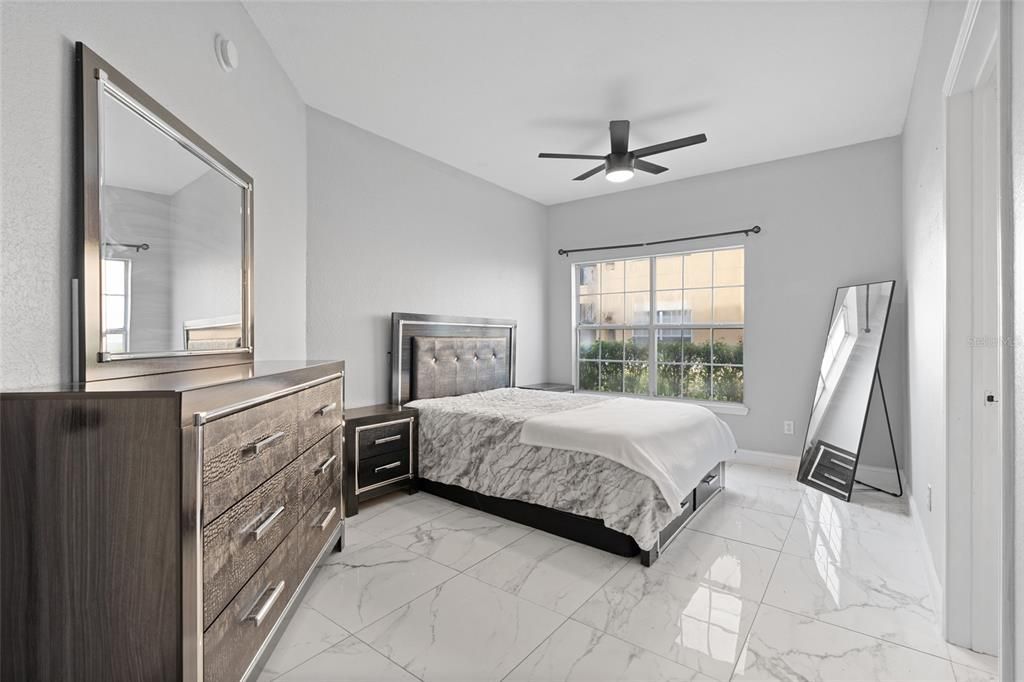 待售: $270,000 (2 贝兹, 2 浴室, 1153 平方英尺)