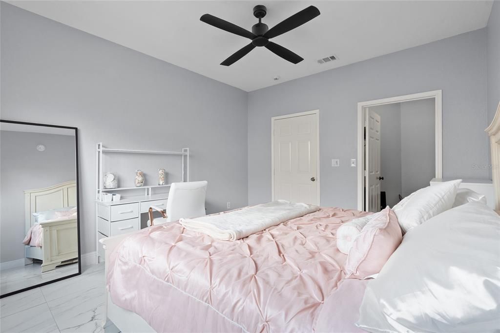 待售: $270,000 (2 贝兹, 2 浴室, 1153 平方英尺)