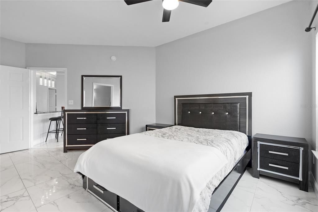 待售: $270,000 (2 贝兹, 2 浴室, 1153 平方英尺)