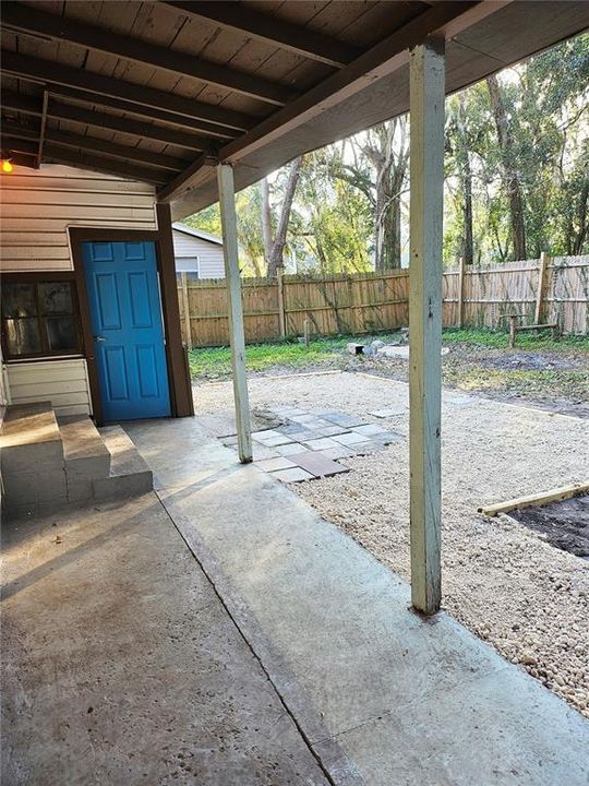 For Sale: $160,000 (2 beds, 1 baths, 856 Square Feet)