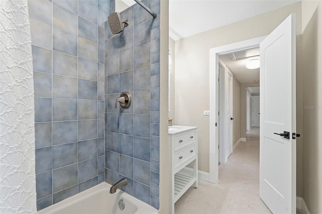 En Venta: $1,050,000 (3 camas, 2 baños, 2098 Pies cuadrados)