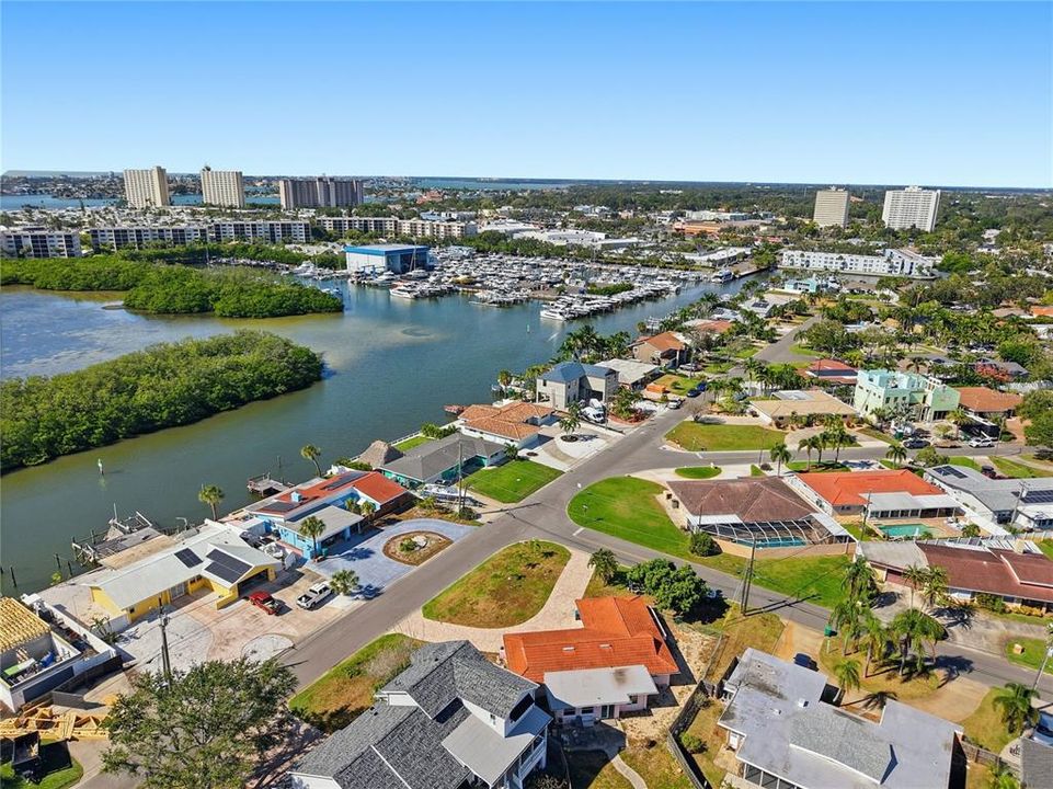 En Venta: $1,050,000 (3 camas, 2 baños, 2098 Pies cuadrados)