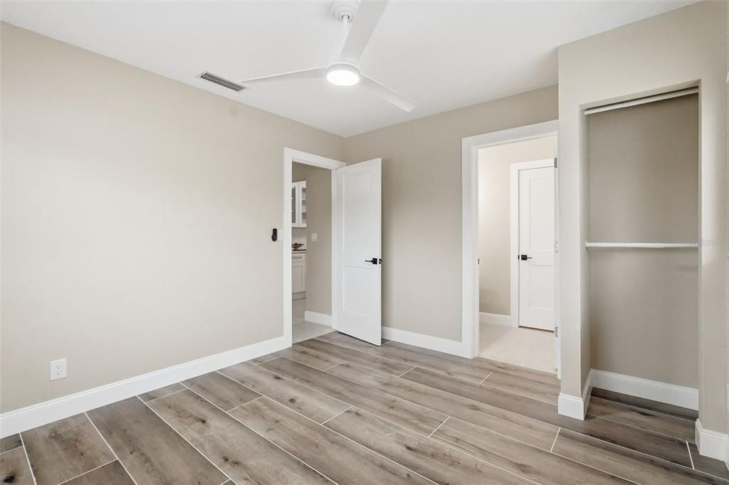 En Venta: $1,050,000 (3 camas, 2 baños, 2098 Pies cuadrados)