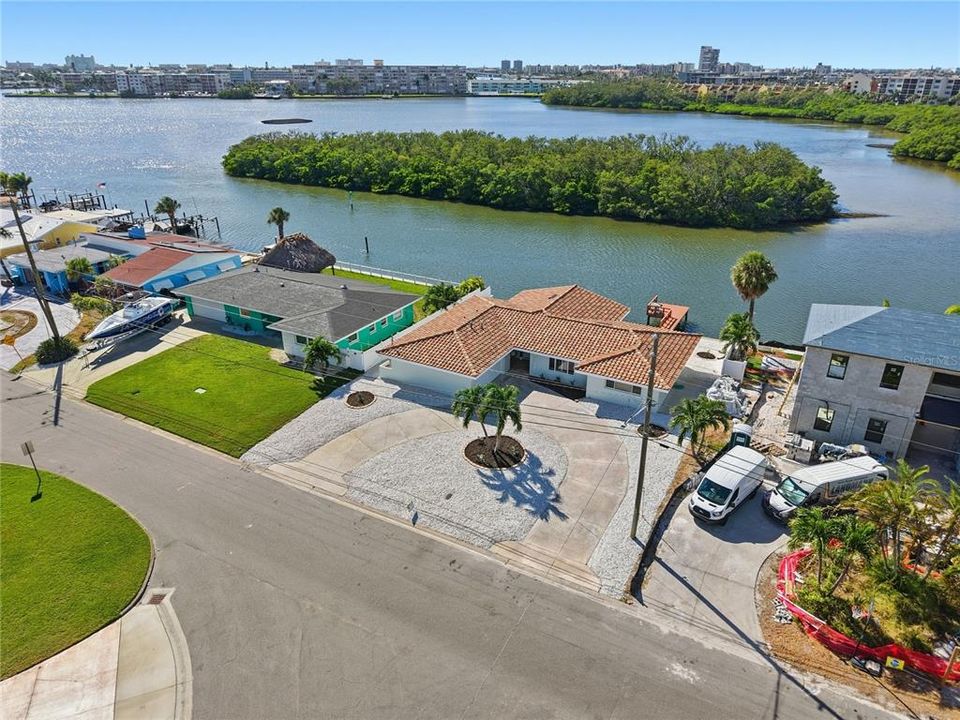 En Venta: $1,050,000 (3 camas, 2 baños, 2098 Pies cuadrados)