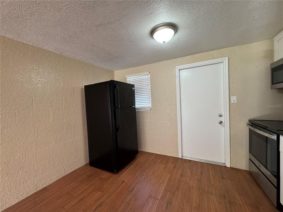 For Rent: $1,200 (2 beds, 1 baths, 672 Square Feet)