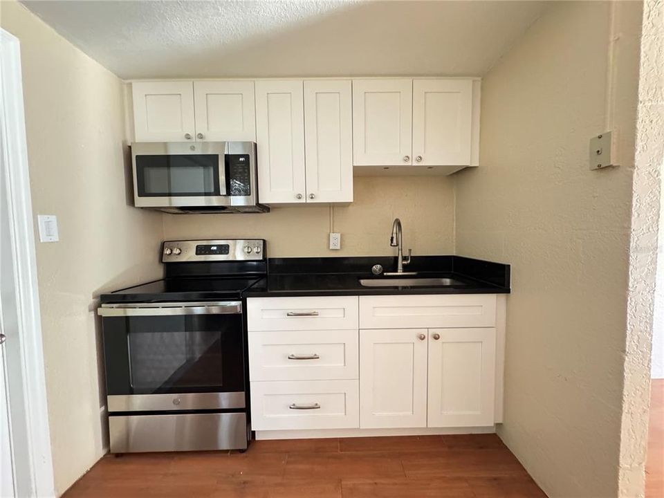 For Rent: $1,200 (2 beds, 1 baths, 672 Square Feet)