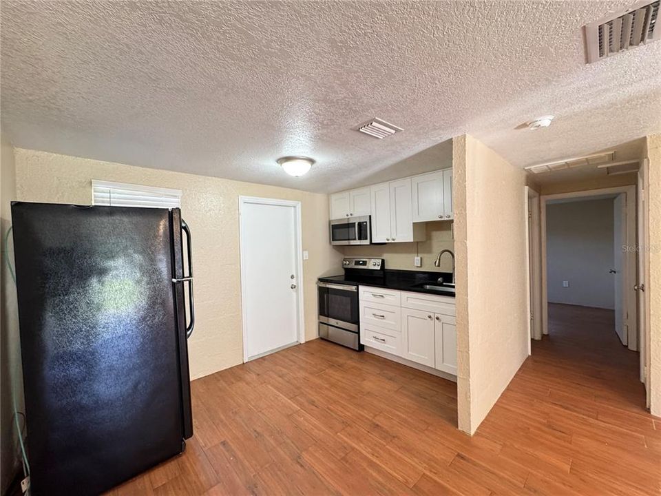 For Rent: $1,200 (2 beds, 1 baths, 672 Square Feet)