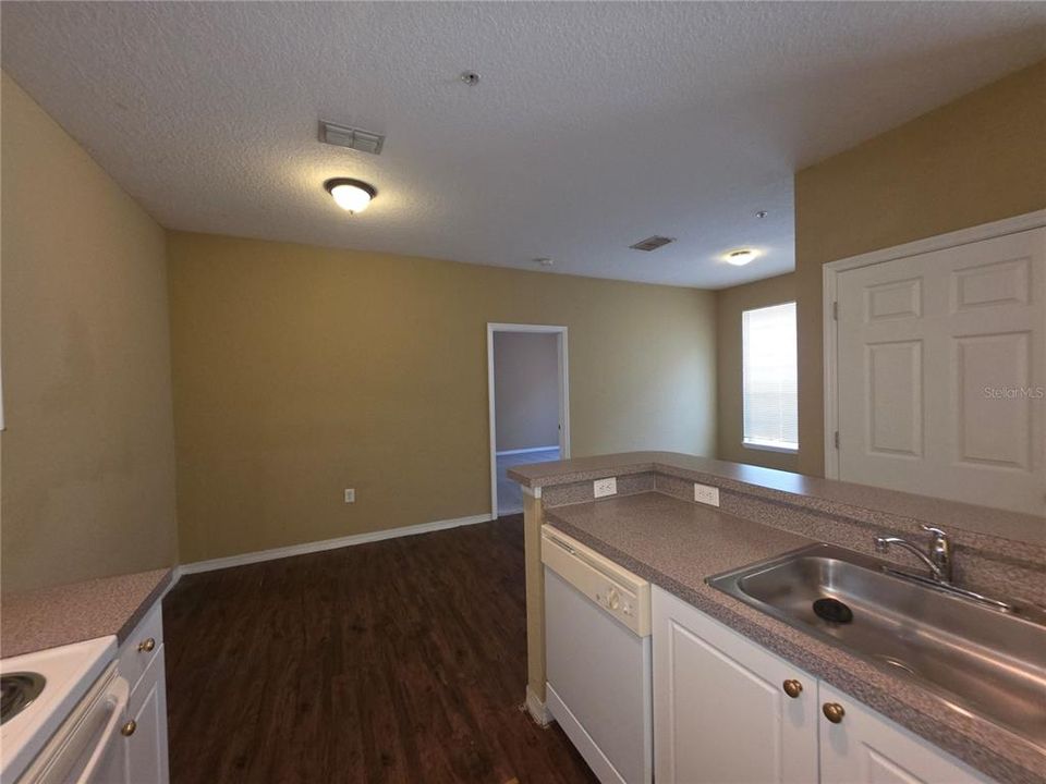 出租: $1,515 (2 贝兹, 2 浴室, 1106 平方英尺)