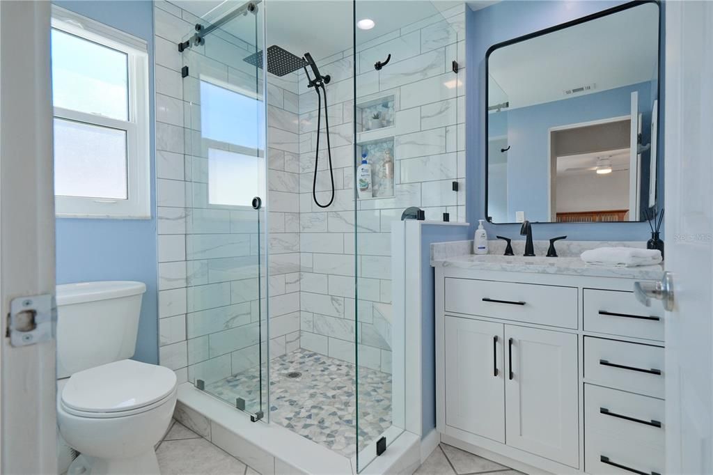 Под контрактом: $425,000 (2 спален, 2 ванн, 992 Квадратных фут)