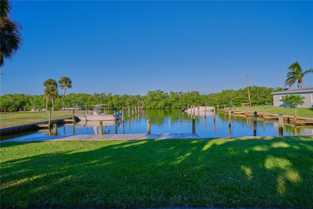 Под контрактом: $425,000 (2 спален, 2 ванн, 992 Квадратных фут)