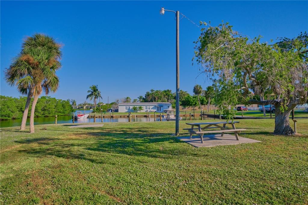 Под контрактом: $425,000 (2 спален, 2 ванн, 992 Квадратных фут)